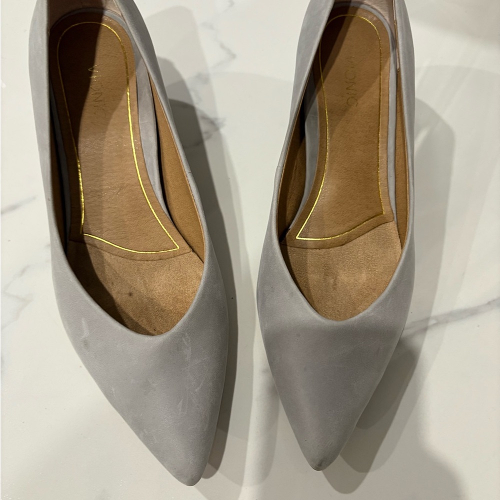 Vionic Pointed Toe Heels in Light Gray